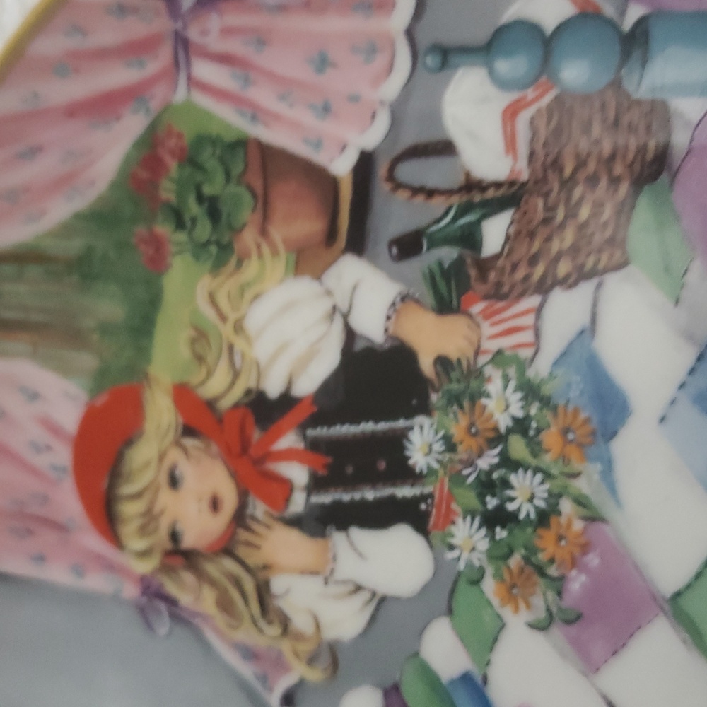 Decorative Little Red Riding Hood Plate - Picture 2 of 4